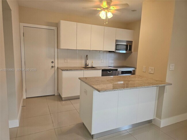 Foto del edificio - 241 NE 1st Terrace