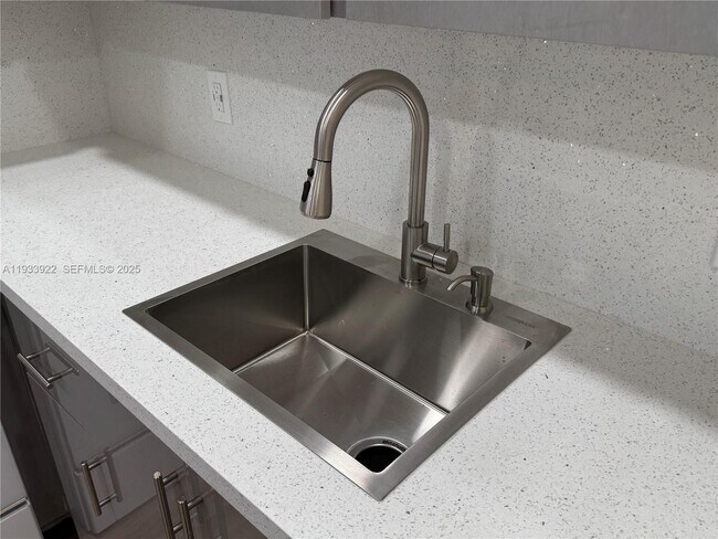 Building Photo - 13250 SW 4th Ct