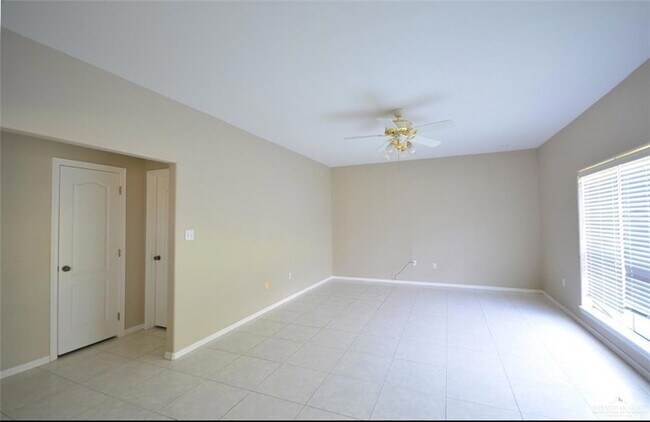 Foto del edificio - 408 W 12th St