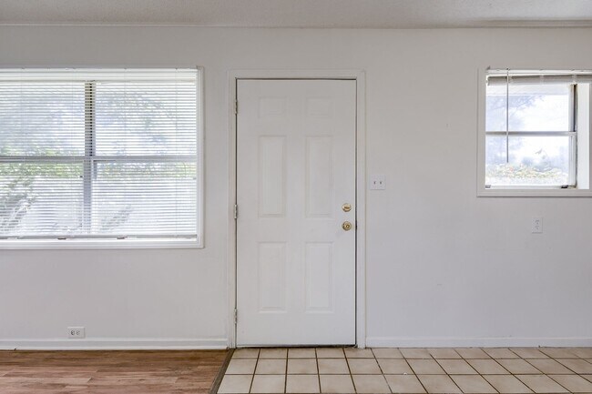 Building Photo - 6106 E 153rd Terr