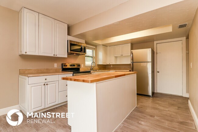 Foto del edificio - 17734 Rivendel Rd