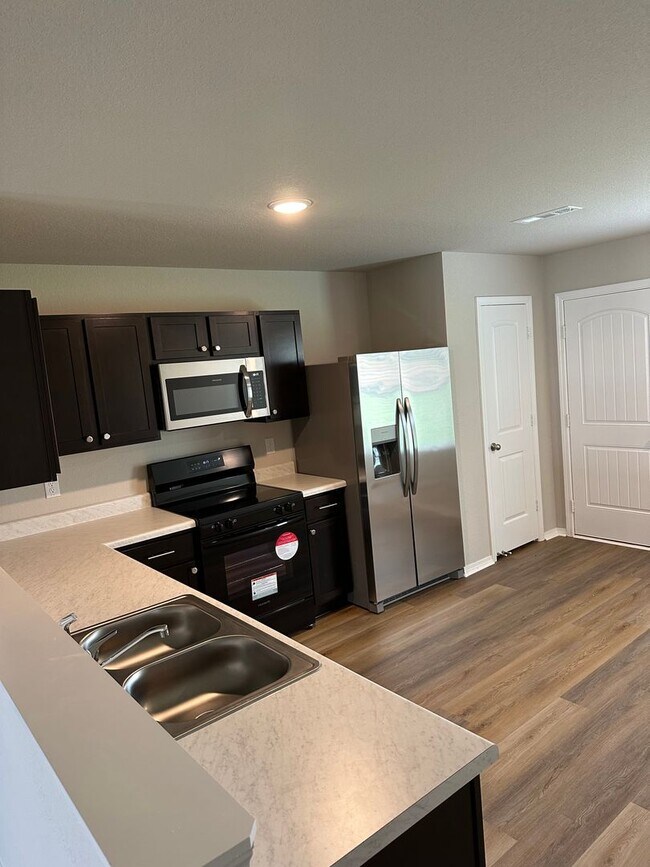 Foto del edificio - *Pre-leasing* BRAND NEW Four Bedroom | Two...