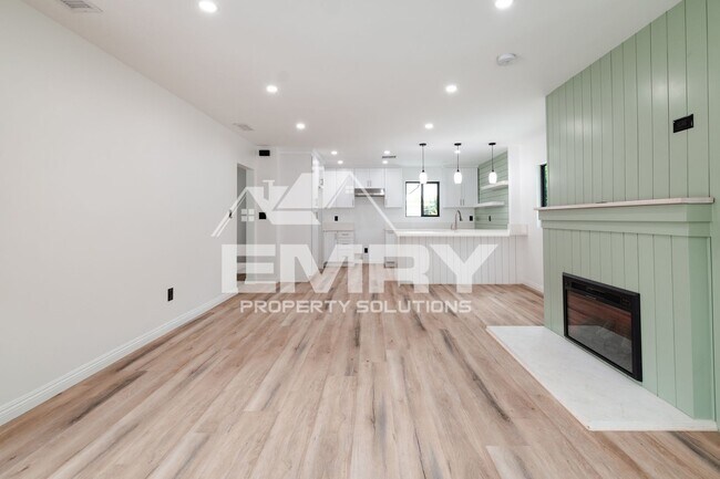 Foto del edificio - Amazing Deal 3 Bed 2 Bath House Plus ADU in Arrington Ave Downey
