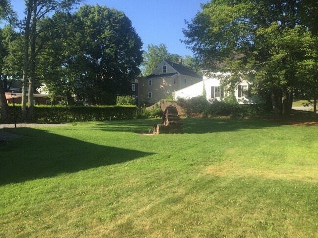 Foto del edificio - 46 Boudreau Ave