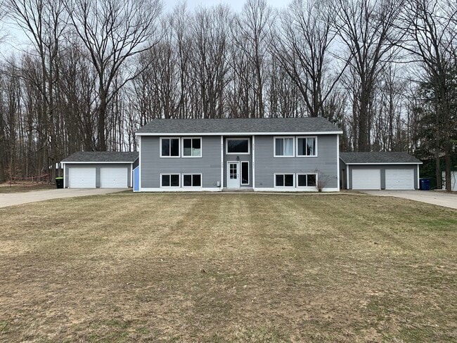 Frente del edificio - 4469 Manhattan W