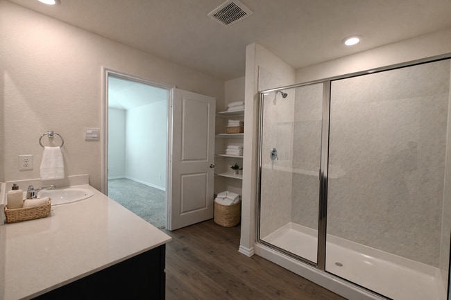 Building Photo - 1324 Stuarts Frst Dr