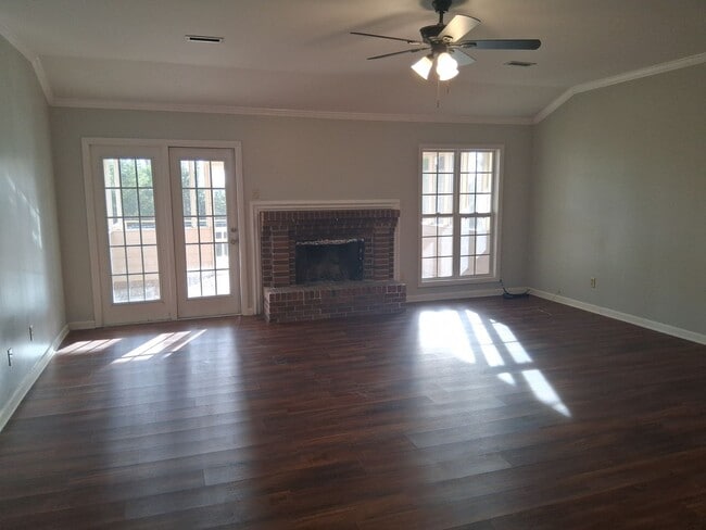 Building Photo - 3 Bedroom/2 Bath home in Lake Park