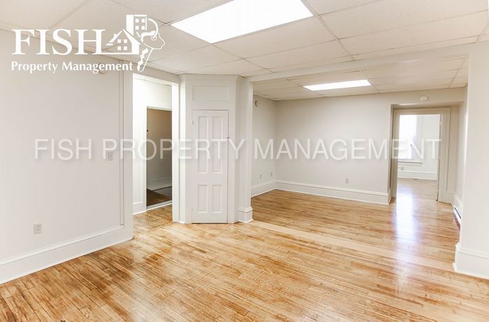Primary Photo - 226 E Main St
