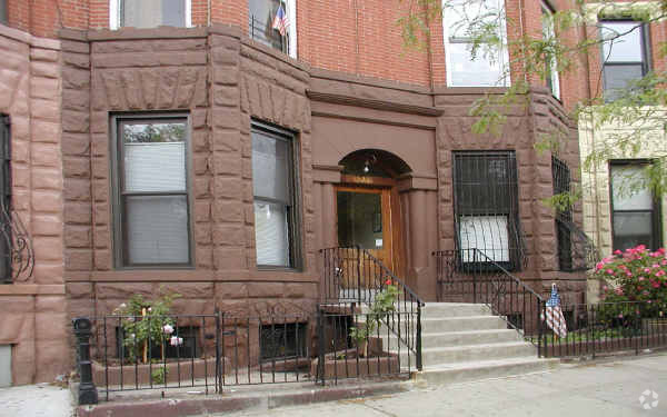 Building Photo - 323 3rd St