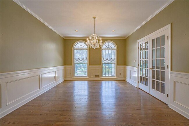 Foto del edificio - Elegant Living Awaits: Luxurious 4-Bedroom Home with Pool in Bethlehem Area School District