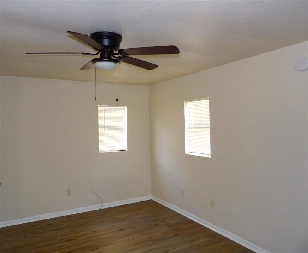 Building Photo - 2611 SW E Ave