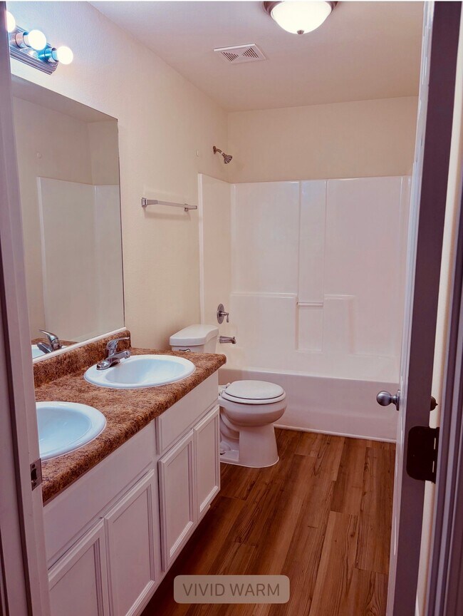 Foto del edificio - 965 Middle Ln