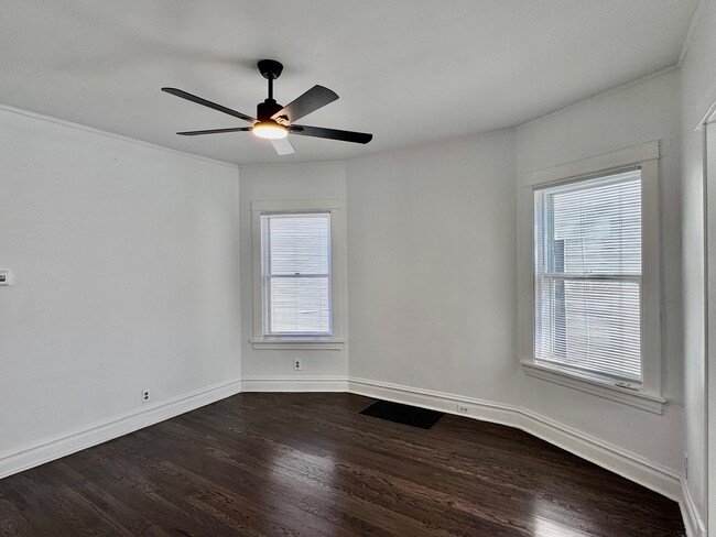 Building Photo - 2047 N Lavergne Ave