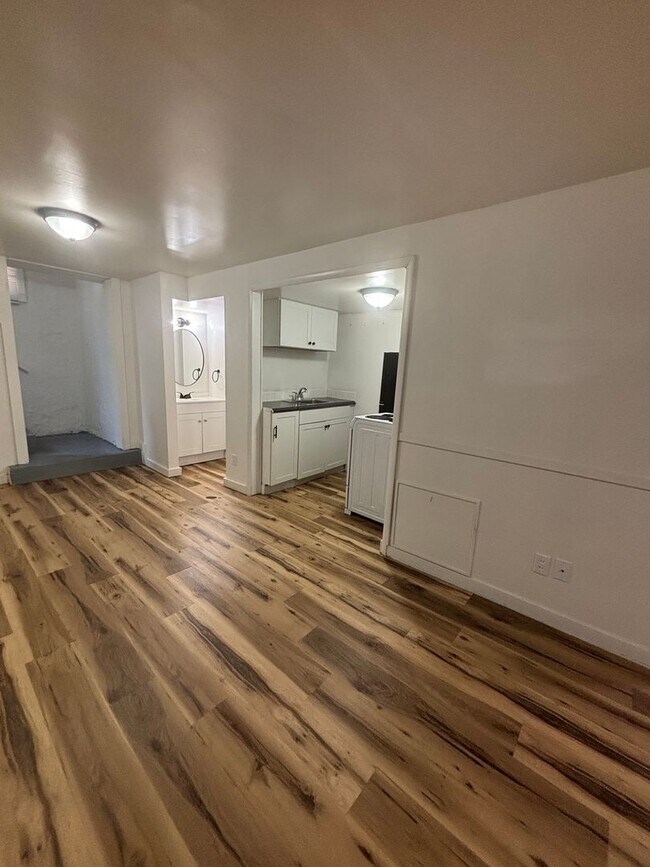 Foto del edificio - Beautifully Updated Studio Near WSU – All Utilities Included