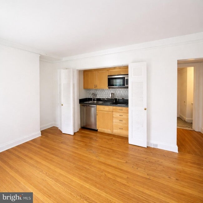 Building Photo - 9 Palmer Square W