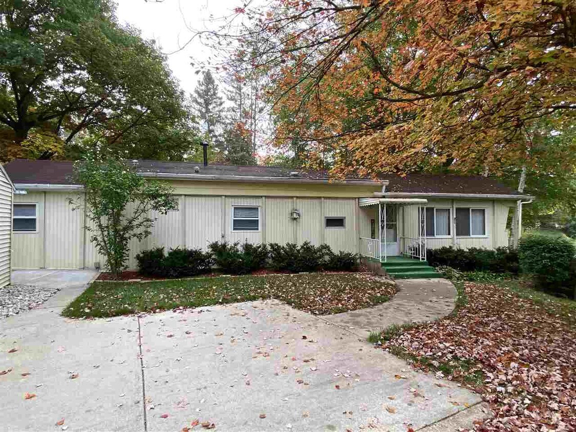 Primary Photo - 836 Poquonnock Dr