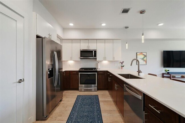 Foto del edificio - 2100 Rosewood Ave