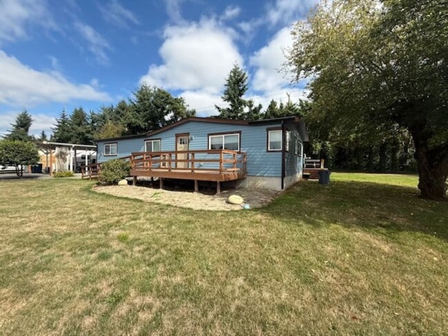 Building Photo - 3 Bedroom 2 bathroom House! Move in Special!