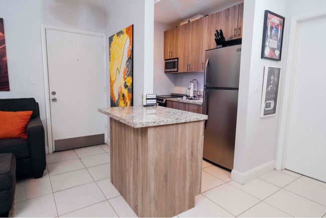 Foto del edificio - 7901 SW 64th Ave