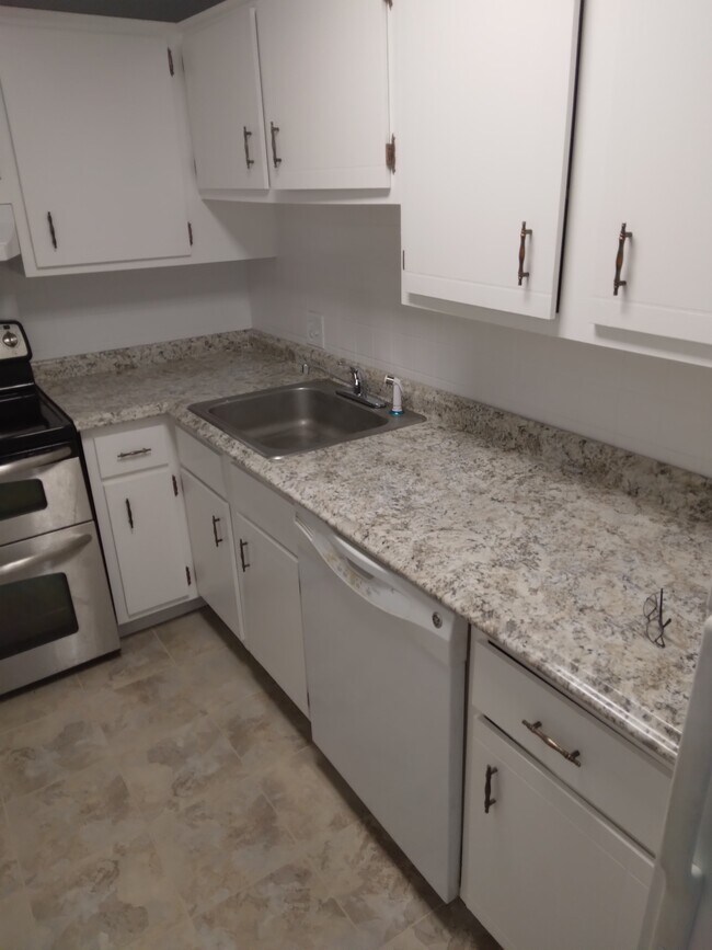 Foto del edificio - 13 Silvestri Cir