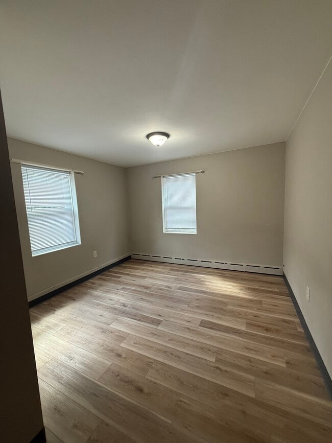 dormitorio 1 - 503 N Riverview Dr