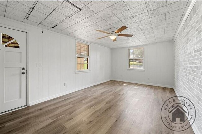 Building Photo - 1138 Highland Dr