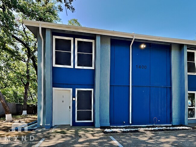 Building Photo - 1400 Cherry Dr