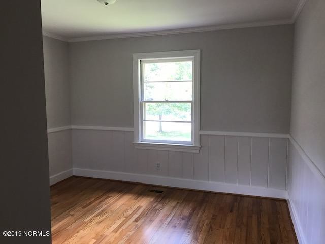 Building Photo - 1305 Evergreen Dr