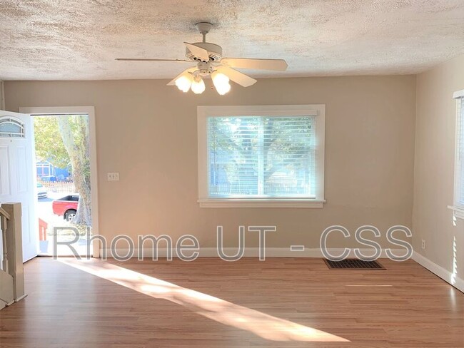 Foto del edificio - 2902 Fowler Ave