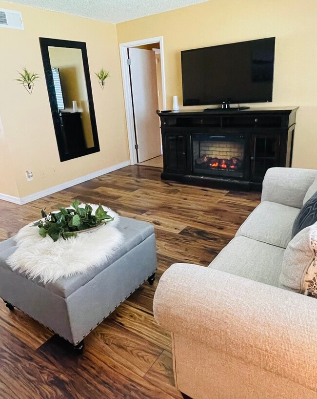 Foto del edificio - 7141 N 16th St