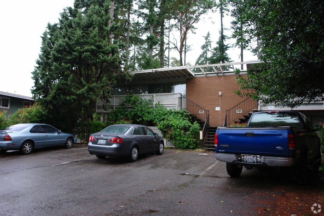 Building Photo - 1110 Bellevue Way SE