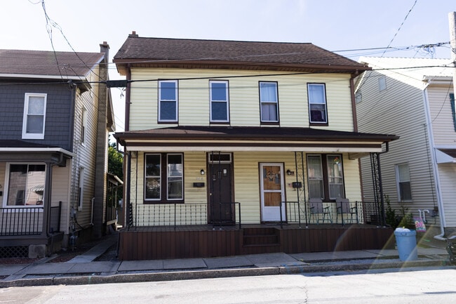 Building Photo - 208 W Carpenter Ave