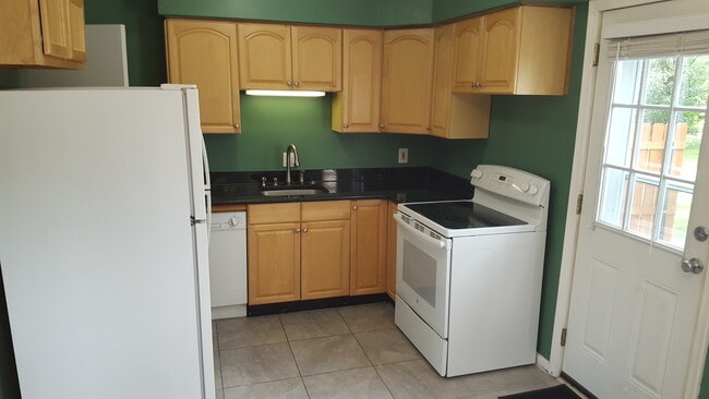 320 Parkview Kitchen - 320 Parkview Dr