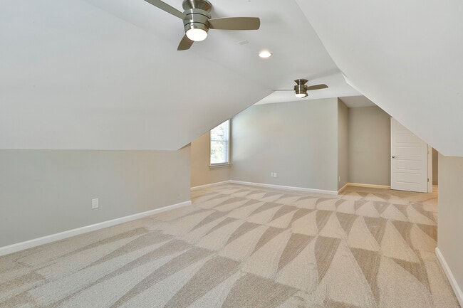 Building Photo - 300 Vendella Cir