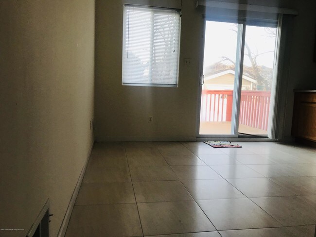 Foto del edificio - 268 Maple Pkwy