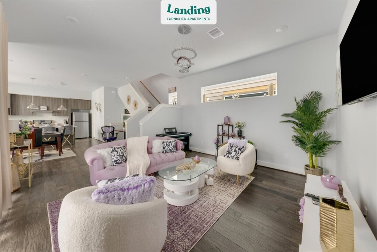 Foto principal - 5815 Fairdale Ln