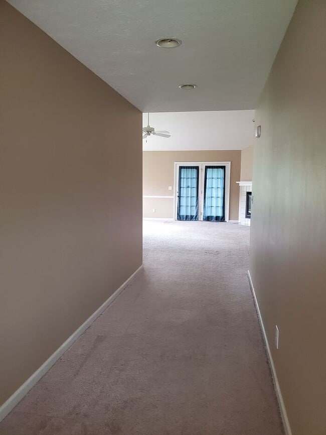 Building Photo - 3 Bedroom On Cul-de-sac, East Side Location