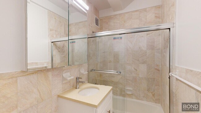 Foto del edificio - 151 W 16th St