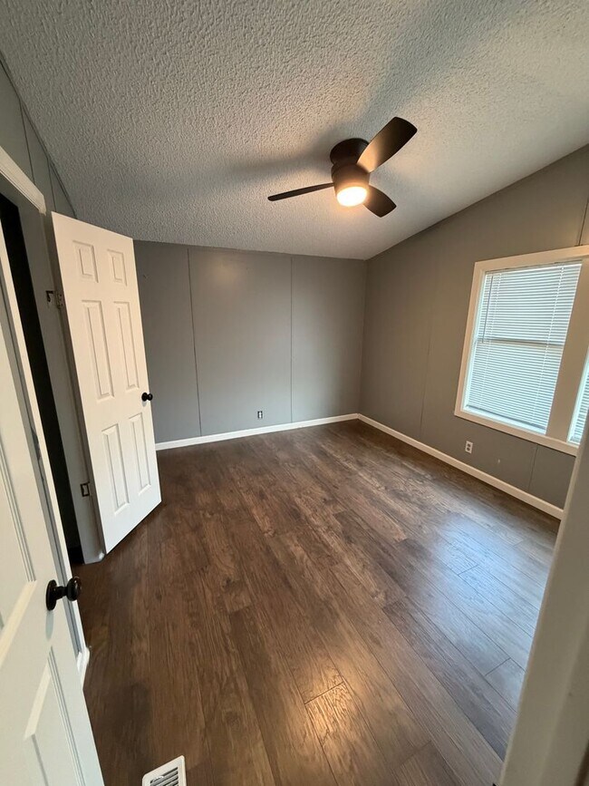 Building Photo - 3 Bed 2 Bath Home on 1 Acre for RENT