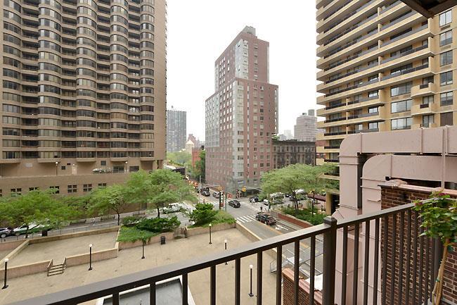 Primary Photo - 322 East 39th Street
