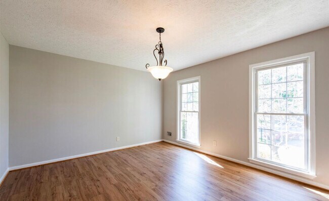 Building Photo - 10303 Lark Park Dr