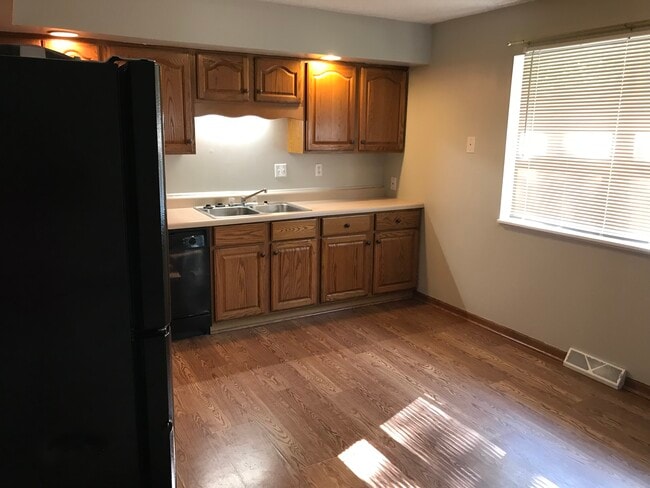 Building Photo - 4733 Apple Tree Ln