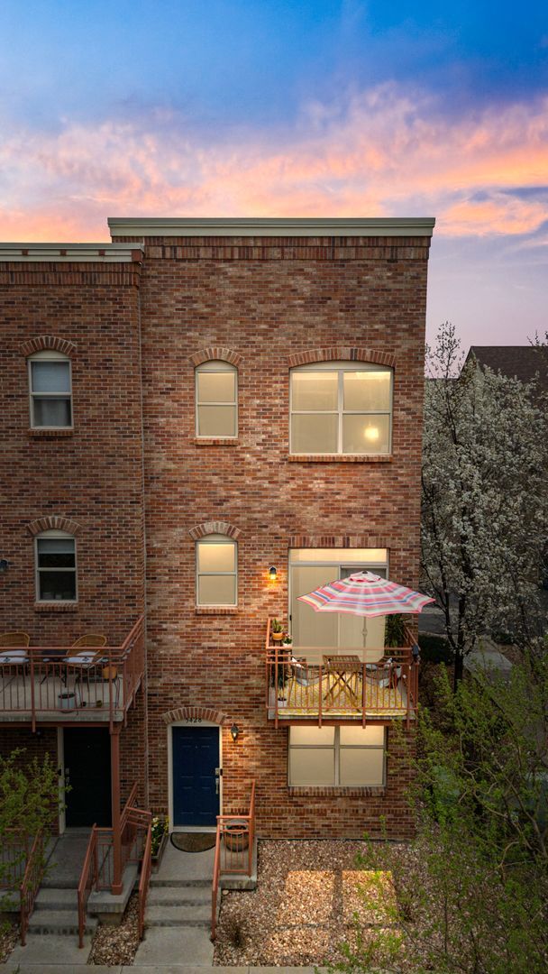 Foto del edificio - Modern 2-Bed, 2.5-Bath Corner Unit in Arva...