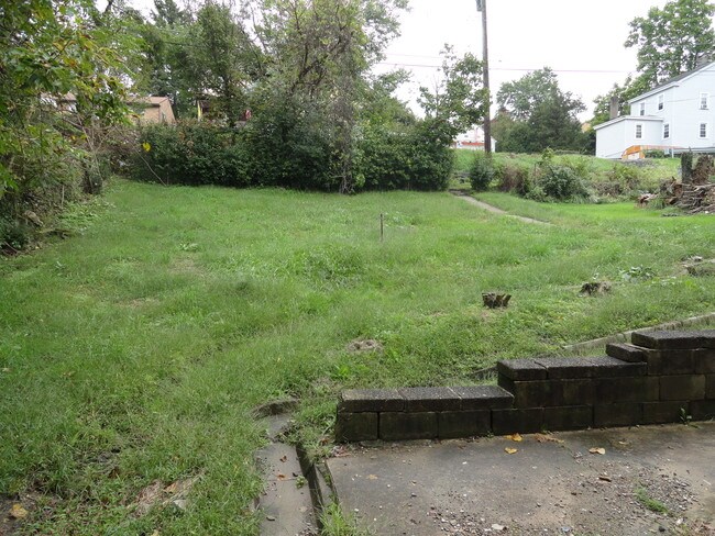 Building Photo - 1820 Mt Joseph St