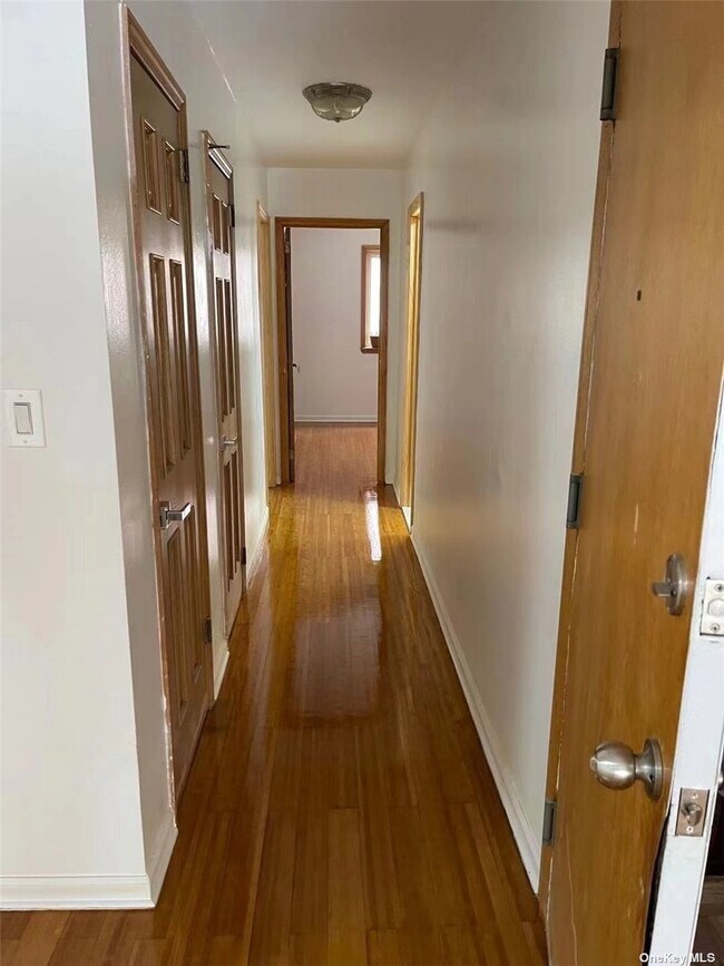 Foto del edificio - 143-57-143-37 37th Avenue