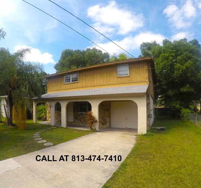 Building Photo - 1711 W Comanche Ave