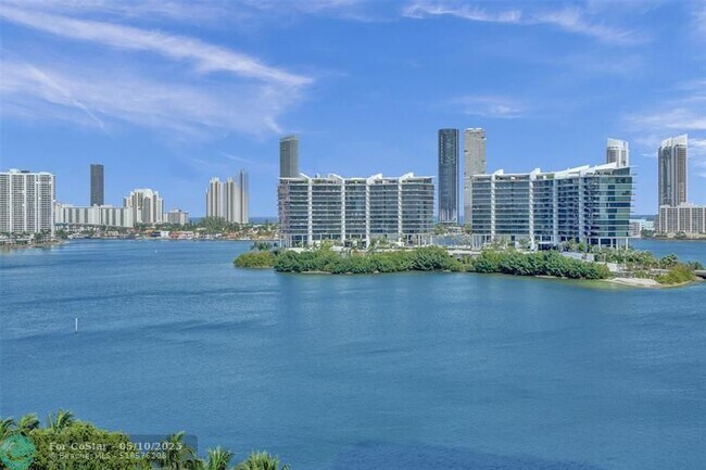 Foto del edificio - 3301 NE 183rd St