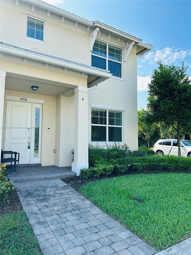 Building Photo - 4950 Eucalyptus Dr