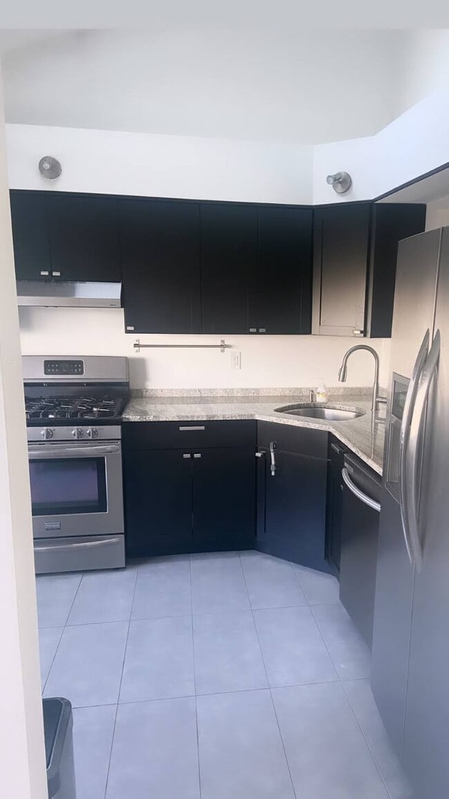 Foto del edificio - 422 Cypress Rd