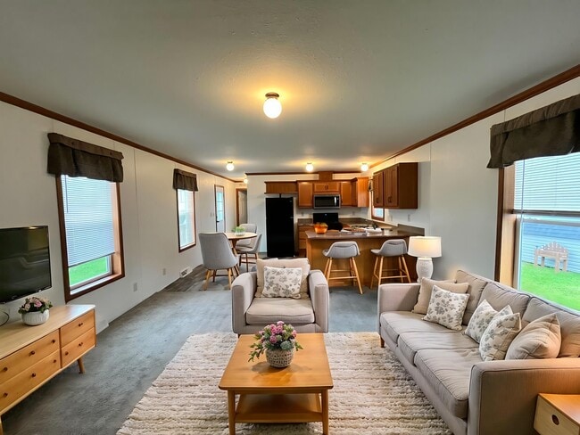 Building Photo - 1432 Iowa Dr